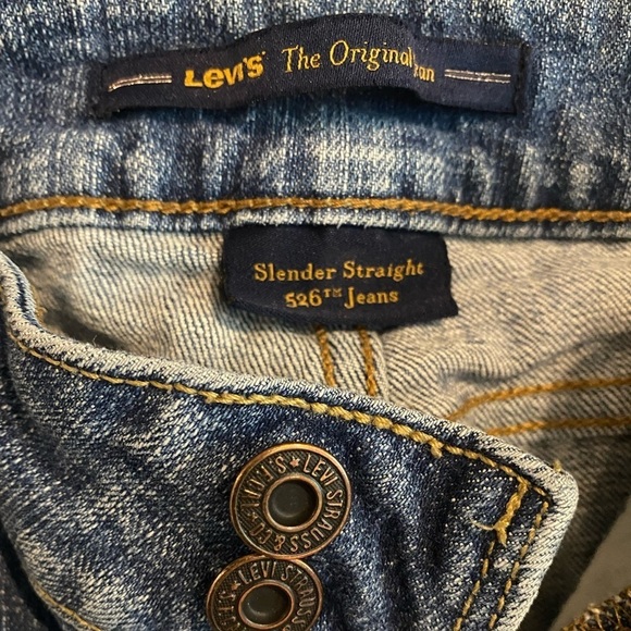 Levi’s Woman’s Dark Wash 526th Slender Straight Jeans, Size 4 - Picture 2 of 6